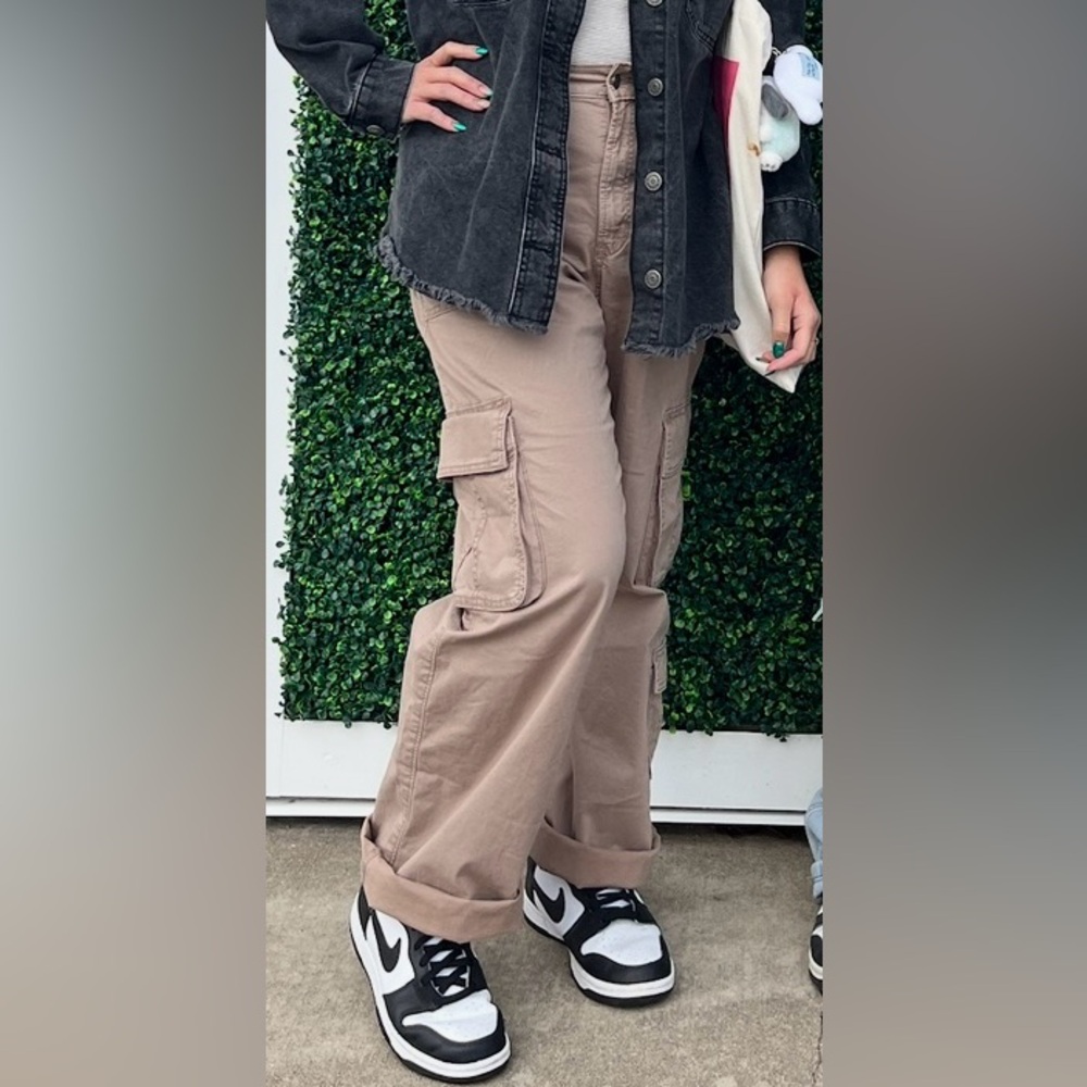 Hollister Ultra High Rise Baggy Cargo Pants